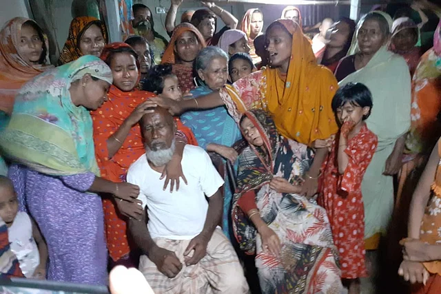 মোর বাবাটাক পুলিশ গুলি করিয়া মারল ক্যান, চাকরি চাওয়াটা কি অপরাধ?