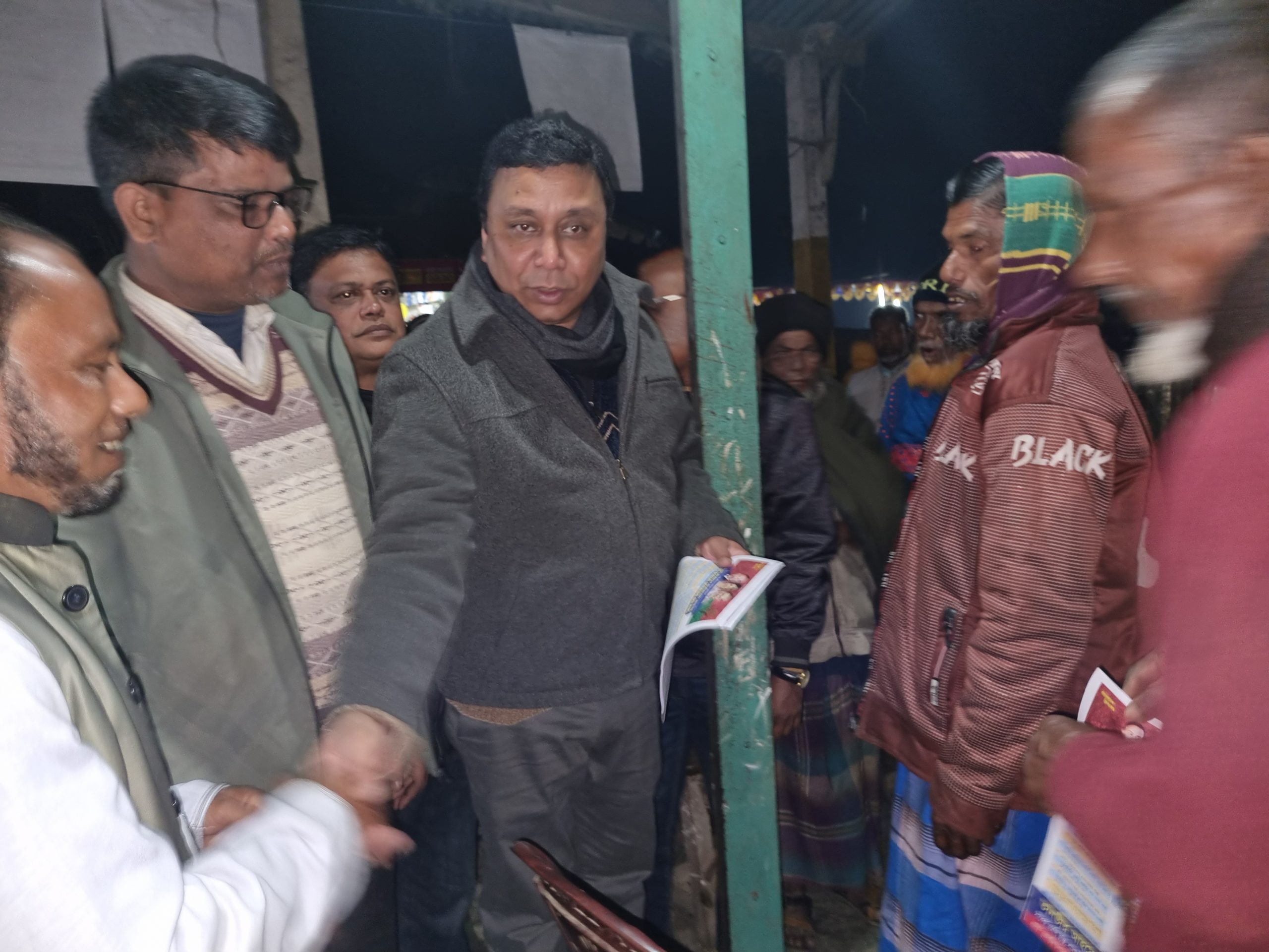 ফুলবাড়িয়ায় বিএনপি নেতা রানা’র গণসংযোগ