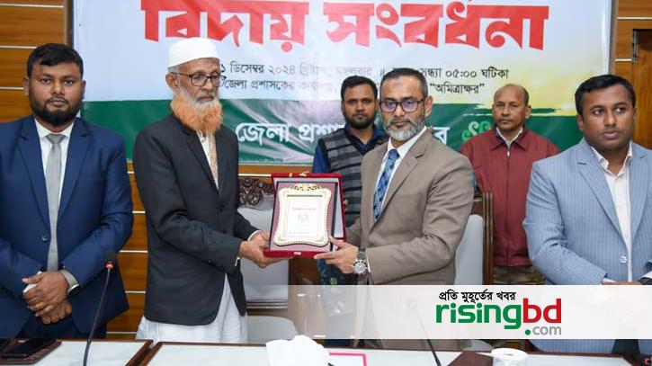জেলা প্রশাসক গাড়ি চালিয়ে চালককে বাড়ি পৌঁছে দিলেন
