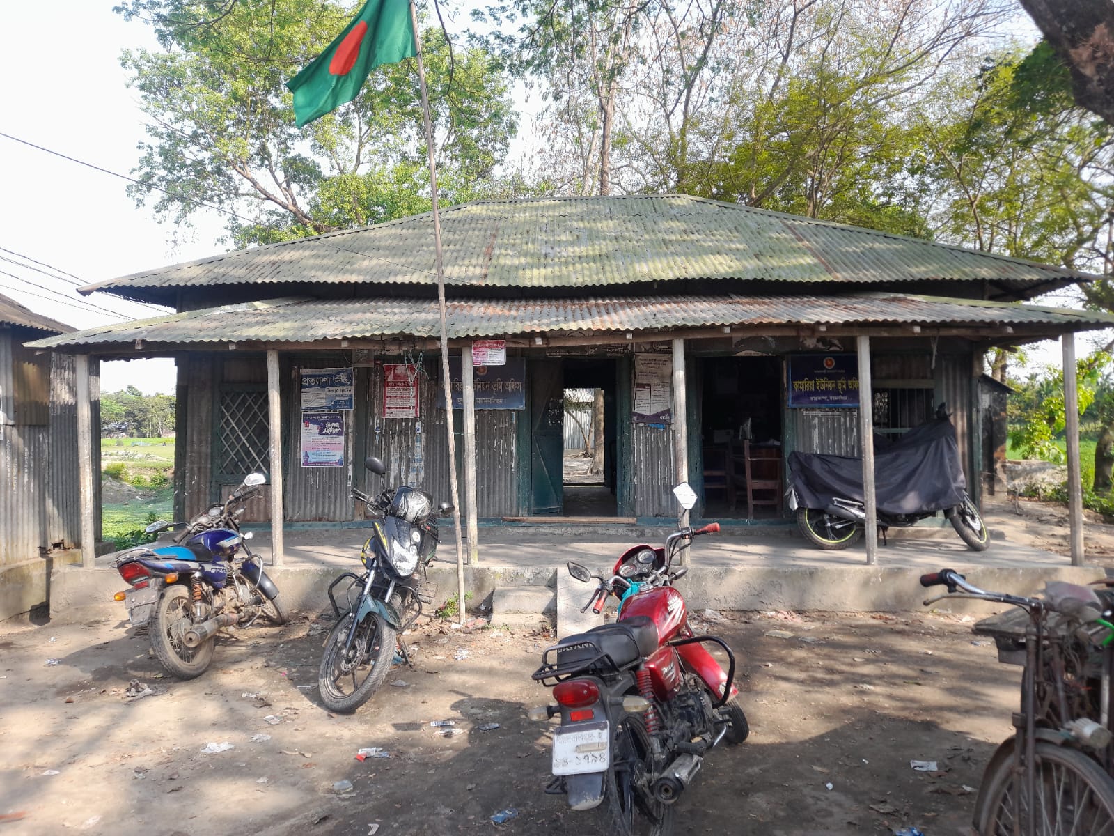তারাকান্দায় ঝুঁকিপূর্ণ ভবনে ভূমি সেবা