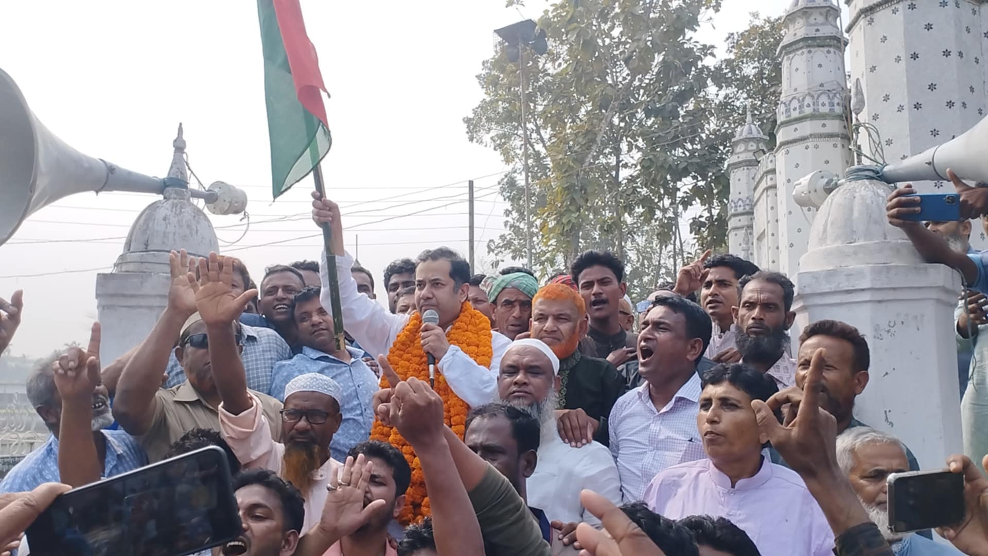 নান্দাইলের বিএনপির নবনির্বাচিত আহবায়ক ইয়াসের খান চৌধু্রী কে হাজার হাজার কর্মীর সংবর্ধনা