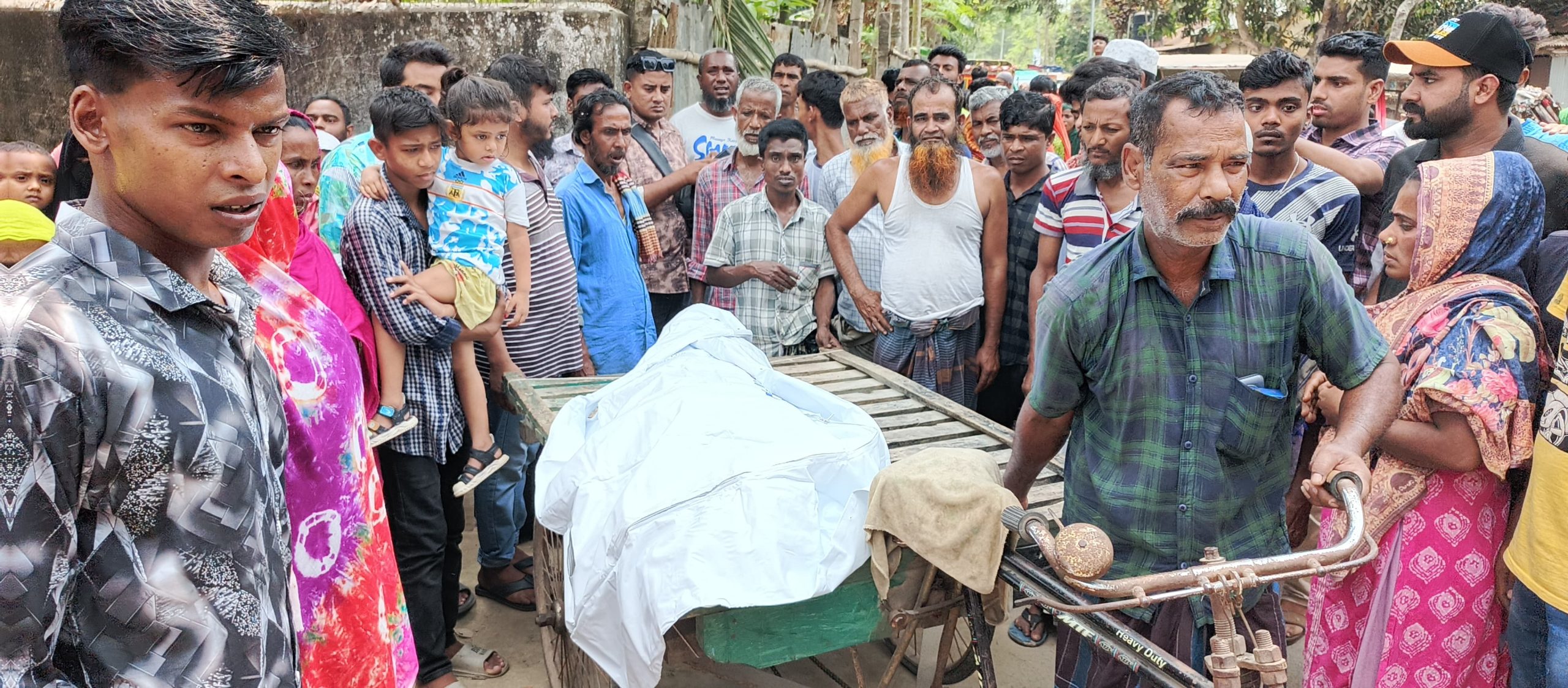 জামালপুরে গাছ কাটাকে কেন্দ্র করে ছেলের হাতে মা খুন