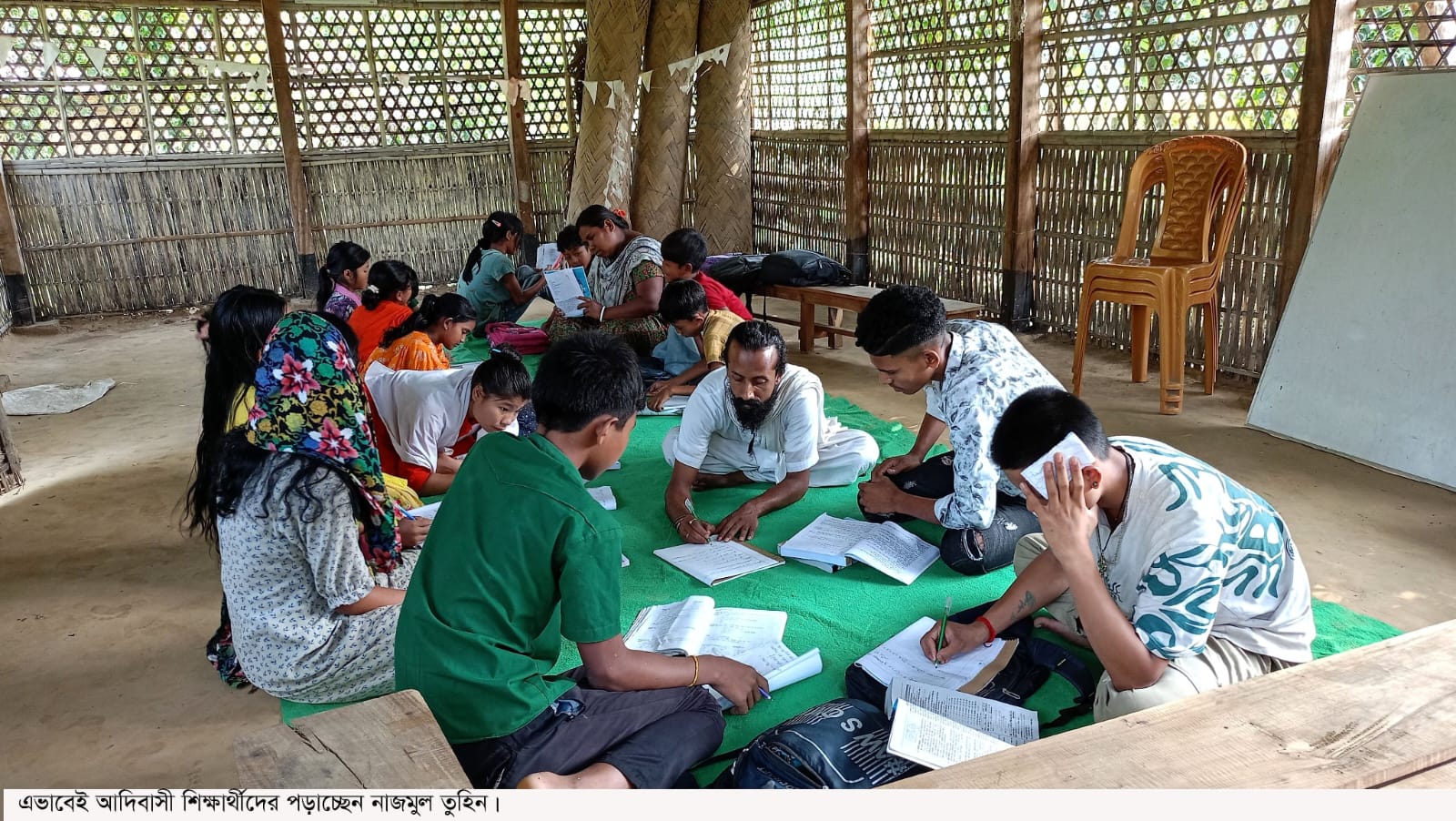 দুর্গাপুরে পাহাড়ী শিশুদের একমাত্র ভরসা ‘‘প্রকৃতির পাঠশালা’’