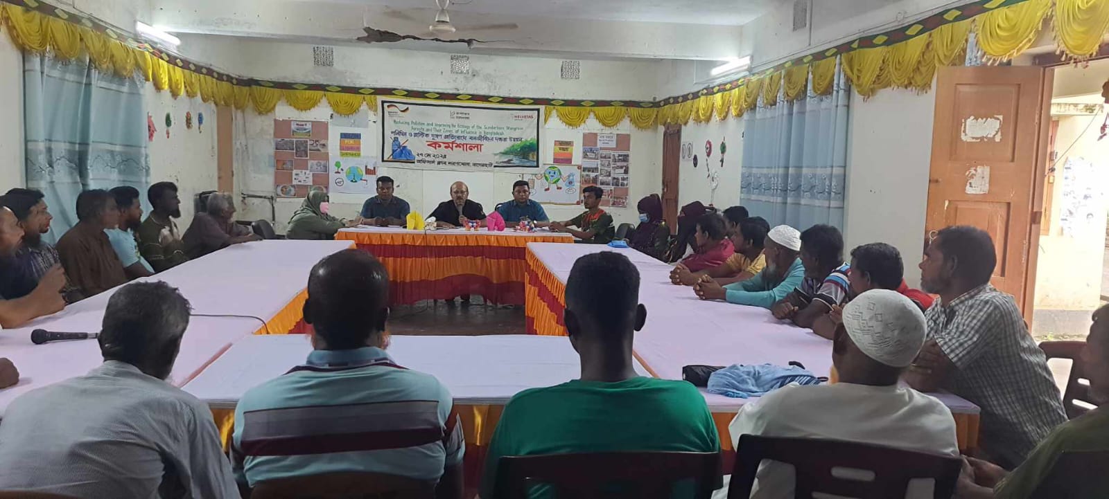 শরণখোলায় সুন্দরবনকে প্লাস্টিক ও পলিথিন দূষণ থেকে রক্ষায় বনজীবিদের নিয়ে দক্ষতা উন্নয়ন কর্মশালা অনুষ্ঠিত