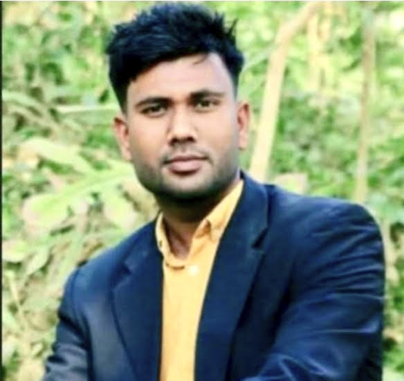 অটোরিক্সার চার্জার খুলতে গিয়ে বিদ্যুৎস্পৃষ্ট হয়ে শাহজাহান (২৬)নামে  এক চালকের মৃত্যু