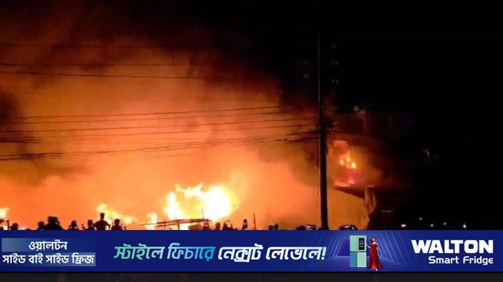 ফতুল্লায় একাধিক ঝুটের গুদামসহ কয়েকটি দোকান পুড়ে ছাই