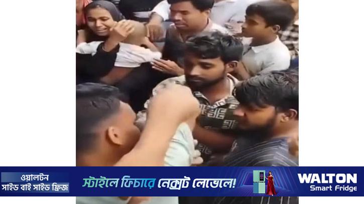 চলন্ত ট্রেনের নিচে পড়ে যাওয়া ছেলেকে ঝাঁপ দিয়ে বাঁচালেন বাবা