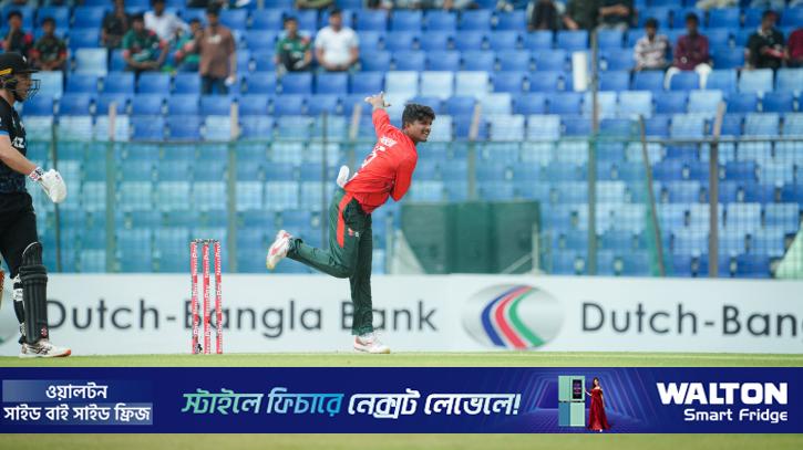 স্পিন ‘বিষ’ ছড়িয়ে আনন্দ