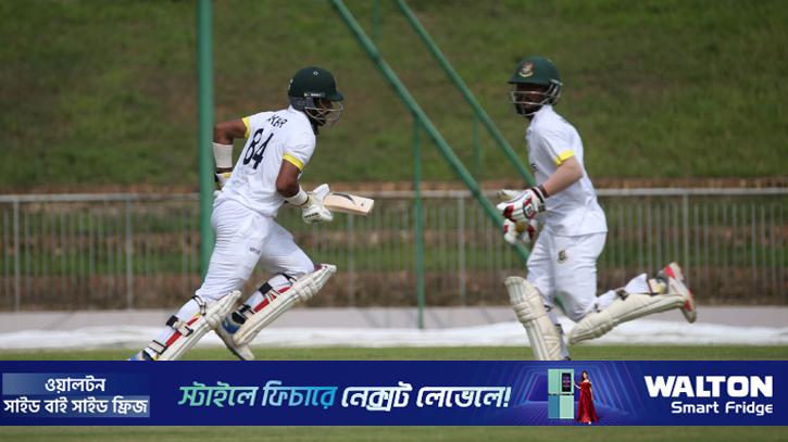 আকবর-প্রিতমের সেঞ্চুরির দিনে মুশফিকুরের অপরাজিত ফিফটি