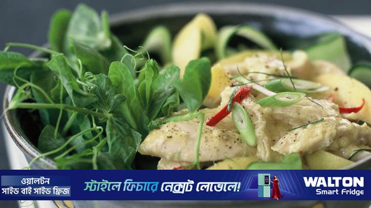 গরমে স্বস্তি দেবে ‘কাঁচা আমের চিকেন সালাদ’