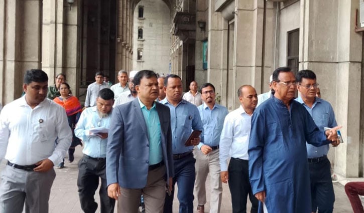 অফিসে সময়মতো উপস্থিতি নিশ্চিত করতে ডিএসসিসি প্রশাসকের আকস্মিক পরিদর্শন