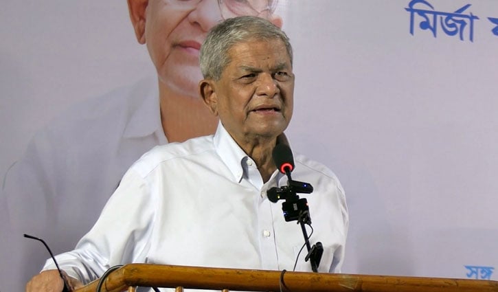 ‘রাজনীতি মানুষকে দূরে ঠেলে দেয়, বিভেদ তৈরি করে’